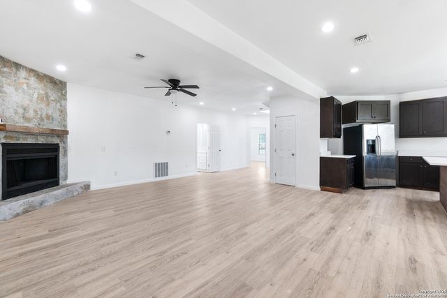 323 Lakeside, Lakehills, TX 78063