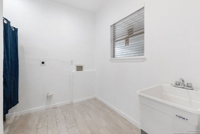 323 Lakeside, Lakehills, TX 78063