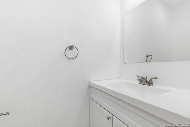 323 Lakeside, Lakehills, TX 78063