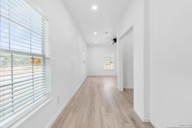 323 Lakeside, Lakehills, TX 78063