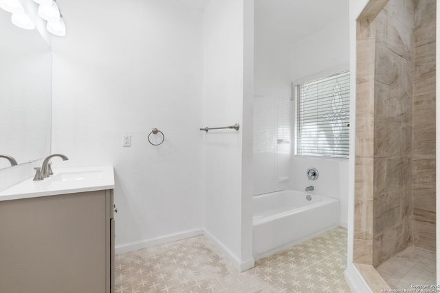 323 Lakeside, Lakehills, TX 78063