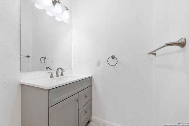 323 Lakeside, Lakehills, TX 78063