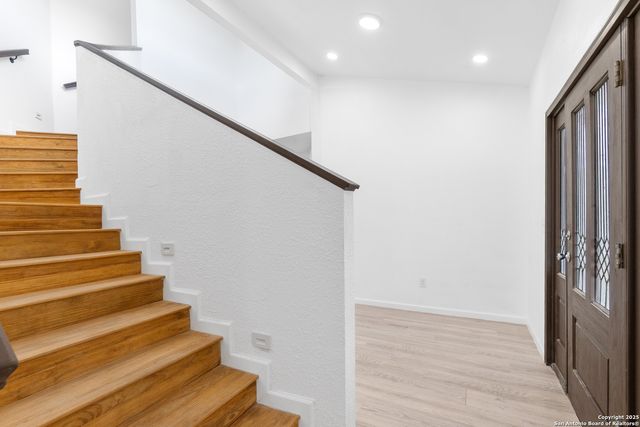 323 Lakeside, Lakehills, TX 78063