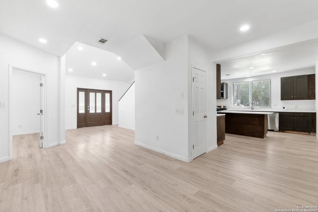 323 Lakeside, Lakehills, TX 78063