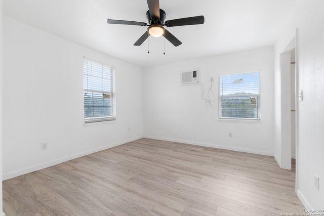 323 Lakeside, Lakehills, TX 78063