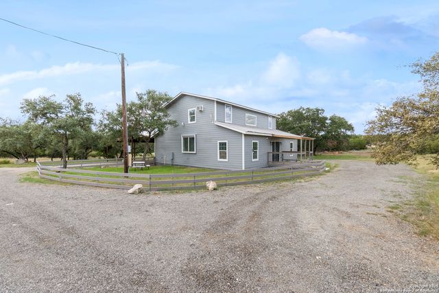 323 Lakeside, Lakehills, TX 78063