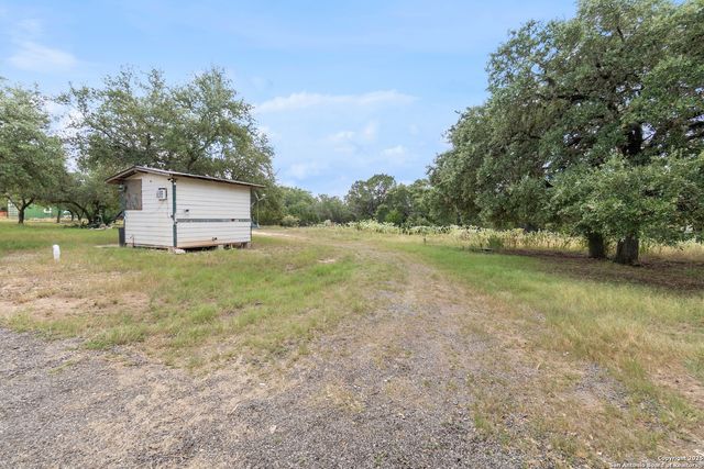 323 Lakeside, Lakehills, TX 78063