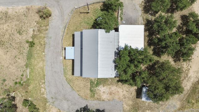 323 Lakeside, Lakehills, TX 78063