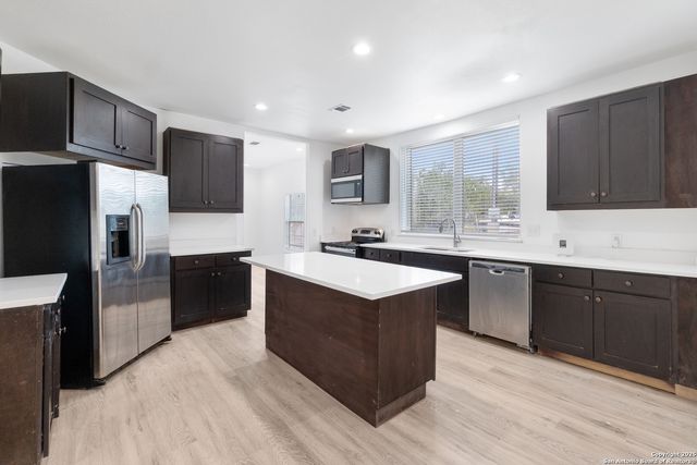 323 Lakeside, Lakehills, TX 78063