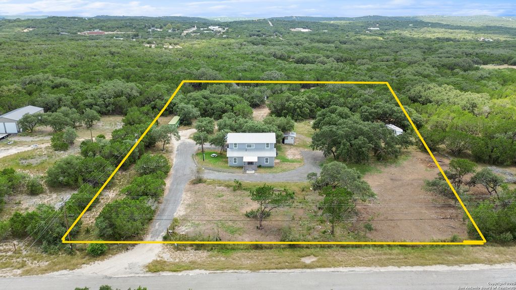 323 Lakeside, Lakehills, TX 78063