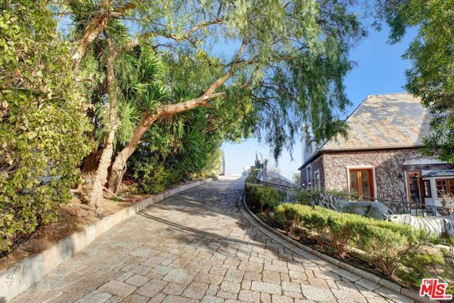 5805 Foxview Drive, Malibu, CA 90265