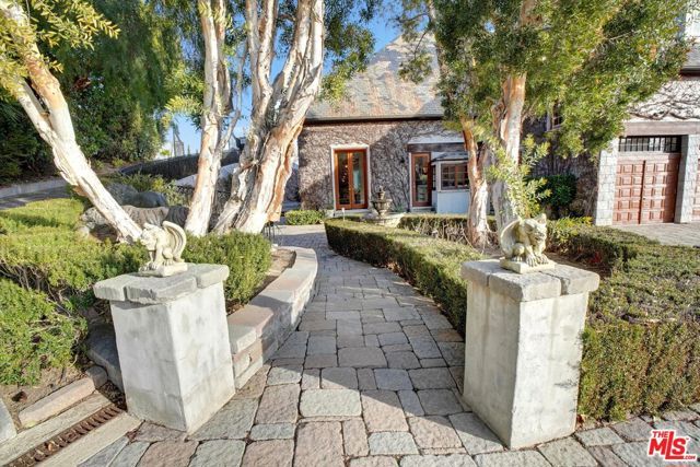 5805 Foxview Drive, Malibu, CA 90265
