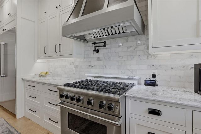 1123 Bedford Drive, Nichols Hills, OK 73116