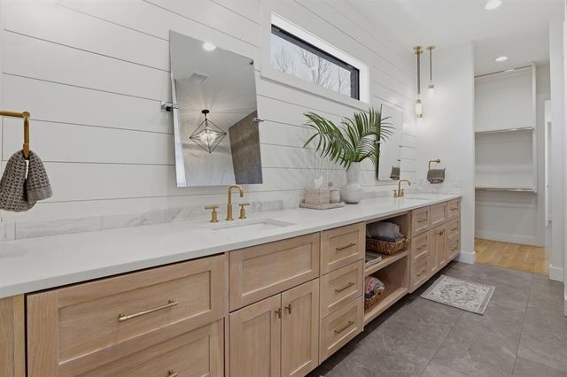 1123 Bedford Drive, Nichols Hills, OK 73116