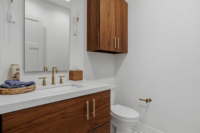 1123 Bedford Drive, Nichols Hills, OK 73116