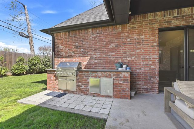 1123 Bedford Drive, Nichols Hills, OK 73116