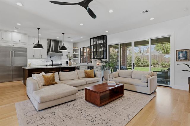 1123 Bedford Drive, Nichols Hills, OK 73116