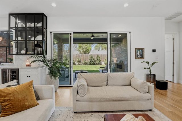 1123 Bedford Drive, Nichols Hills, OK 73116