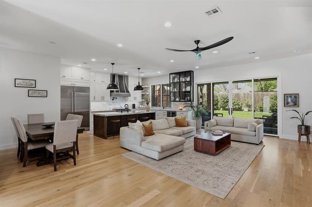 1123 Bedford Drive, Nichols Hills, OK 73116