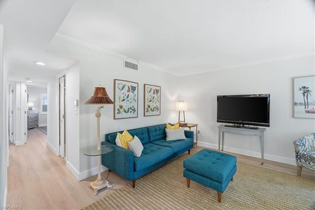 3200 Gulf Shore BLVD N # 105, Naples, FL 34103