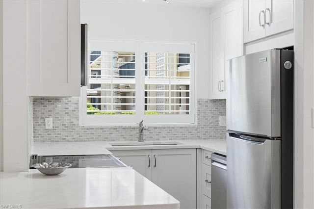 3200 Gulf Shore BLVD N # 105, Naples, FL 34103