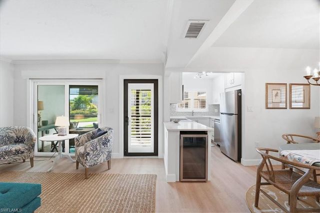 3200 Gulf Shore BLVD N # 105, Naples, FL 34103