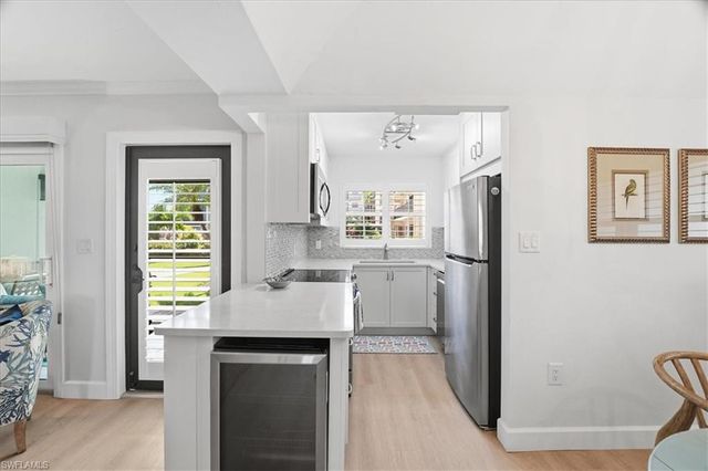 3200 Gulf Shore BLVD N # 105, Naples, FL 34103