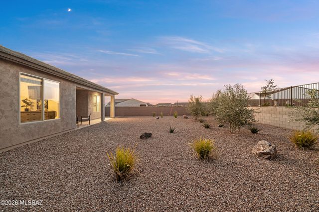 1820 N Banneker Lane, Green Valley, AZ 85614