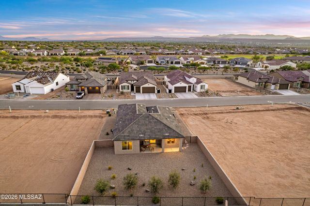 1820 N Banneker Lane, Green Valley, AZ 85614
