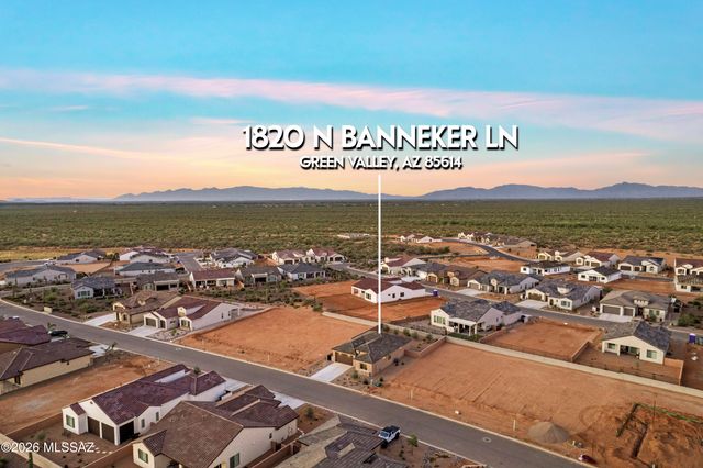 1820 N Banneker Lane, Green Valley, AZ 85614