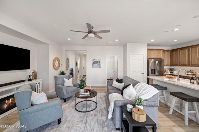 1820 N Banneker Lane, Green Valley, AZ 85614
