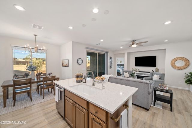 1820 N Banneker Lane, Green Valley, AZ 85614