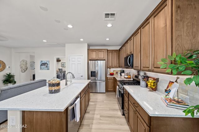 1820 N Banneker Lane, Green Valley, AZ 85614