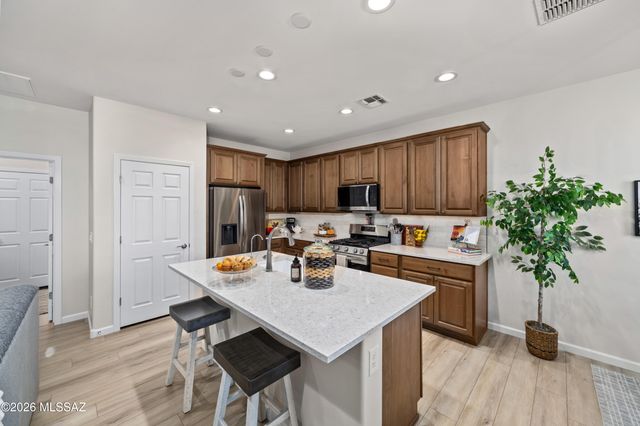 1820 N Banneker Lane, Green Valley, AZ 85614