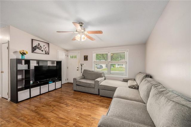 1317 Park Lane, Liberty, MO 64068