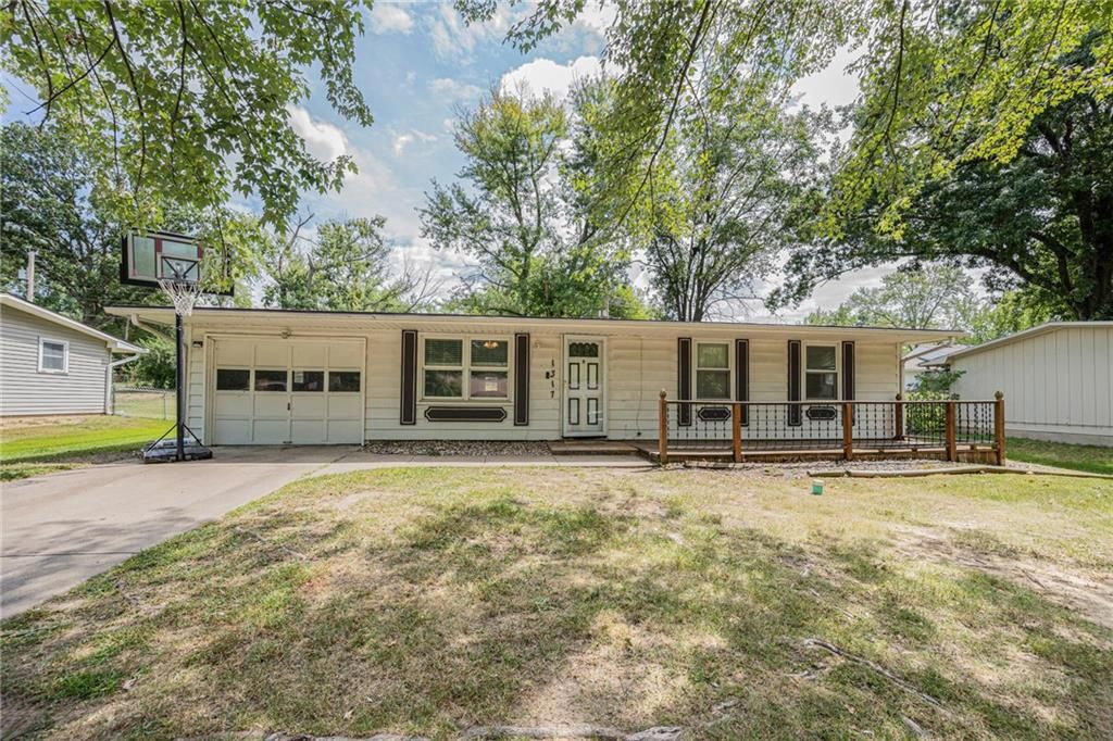 1317 Park Lane, Liberty, MO 64068