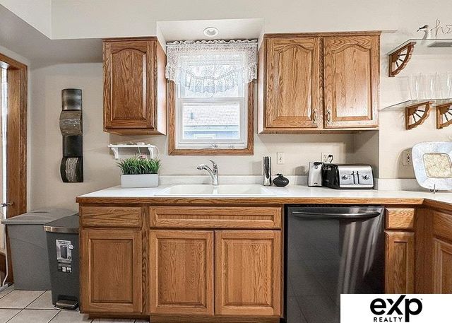 1536 S 24th Street, Omaha, NE 68108