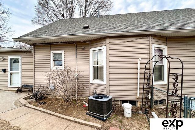 1536 S 24th Street, Omaha, NE 68108