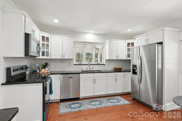 1000 Hickory Nut Street, Charlotte, NC 28205