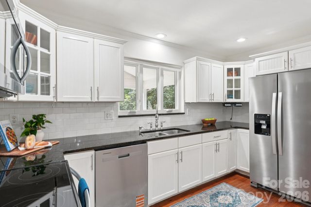 1000 Hickory Nut Street, Charlotte, NC 28205