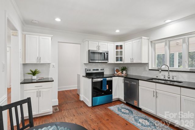 1000 Hickory Nut Street, Charlotte, NC 28205