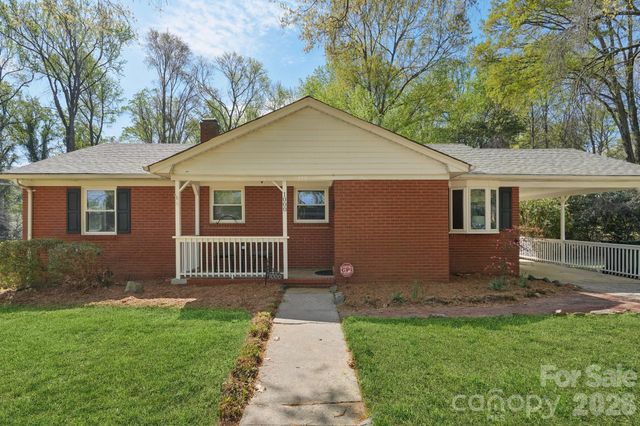 1000 Hickory Nut Street, Charlotte, NC 28205