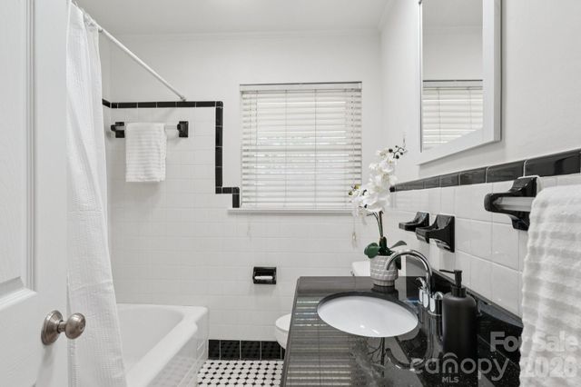 1000 Hickory Nut Street, Charlotte, NC 28205