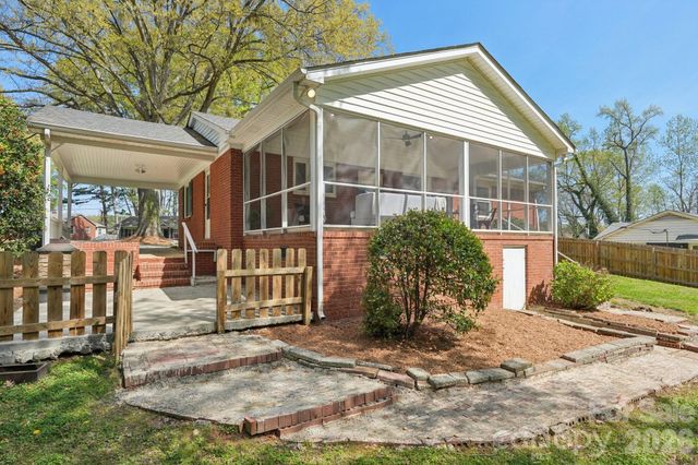 1000 Hickory Nut Street, Charlotte, NC 28205