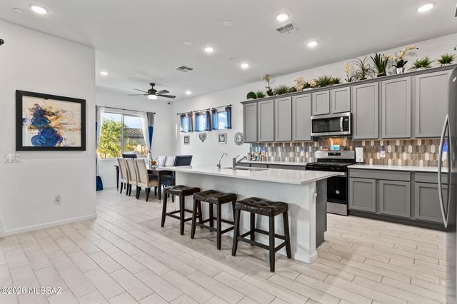 12711 E Lauren Canyon Place, Vail, AZ 85641