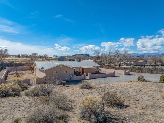 2 Mesilla Verde, Espanola, NM 87532