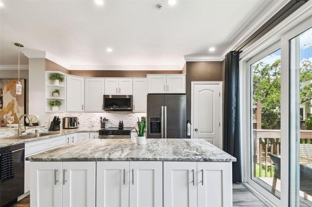 3174 BAYSHORE OAKS DRIVE, Tampa, FL 33611