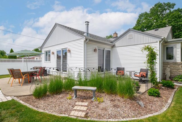 3634 N 97th PLACE, Milwaukee, WI 53222