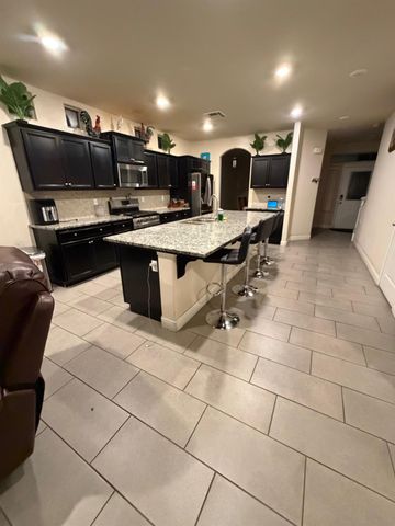 1616 N Delbert Avenue, Fresno, CA 93722