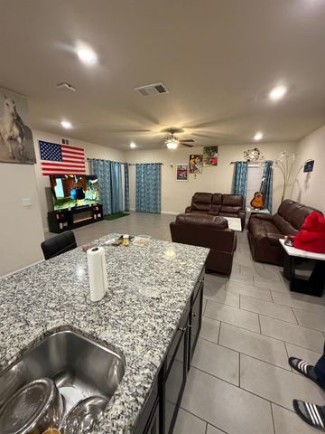 1616 N Delbert Avenue, Fresno, CA 93722